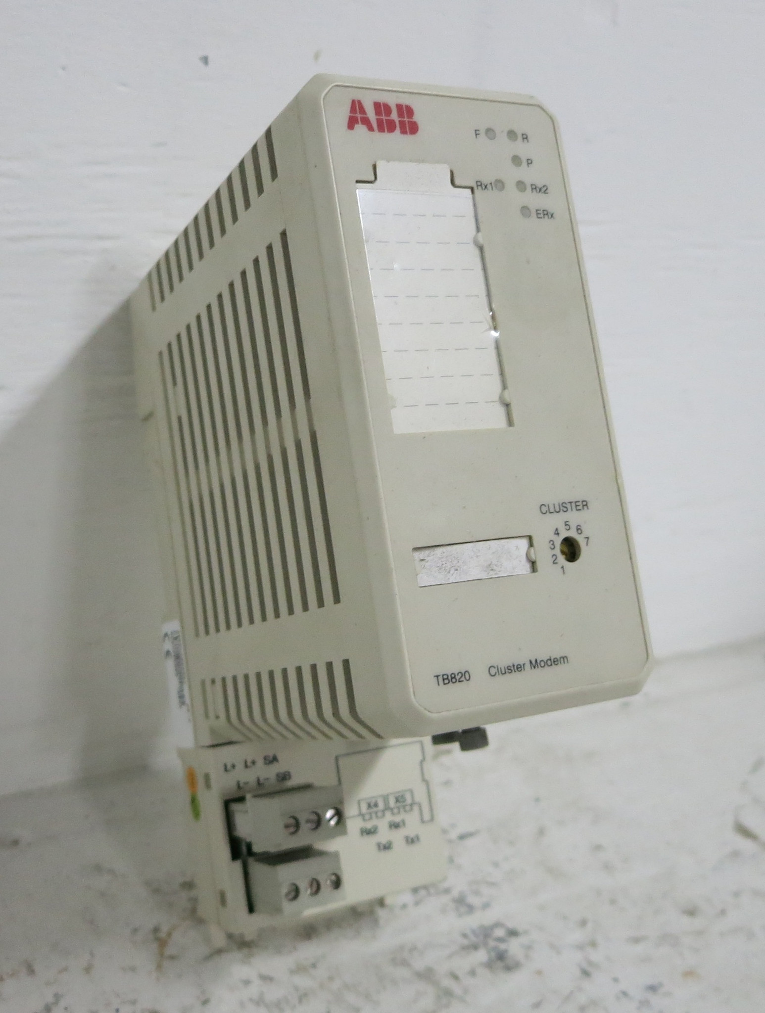 ABB TB820 3BSE008555R1 PR:A S800 Module Bus Cluster Modem PLC